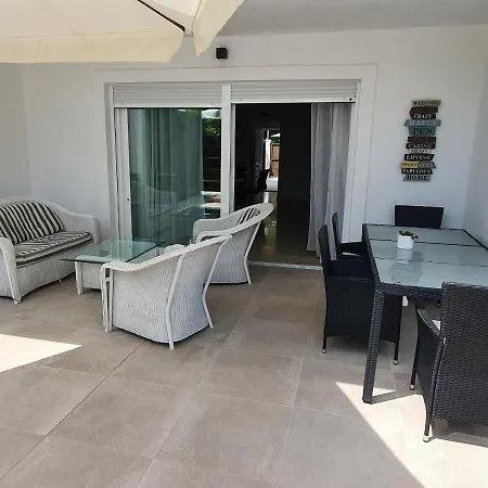 منتزه العطل Charming Sunny Row House *