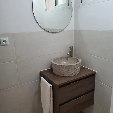 Charming Sunny Row House منتزه العطل لقنت