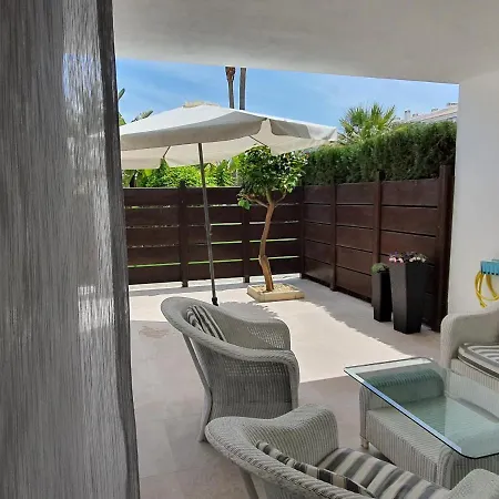 Charming Sunny Row House Feriepark